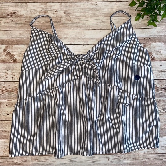 Hollister Tops - Hollister gray and white front tie tank top NWT